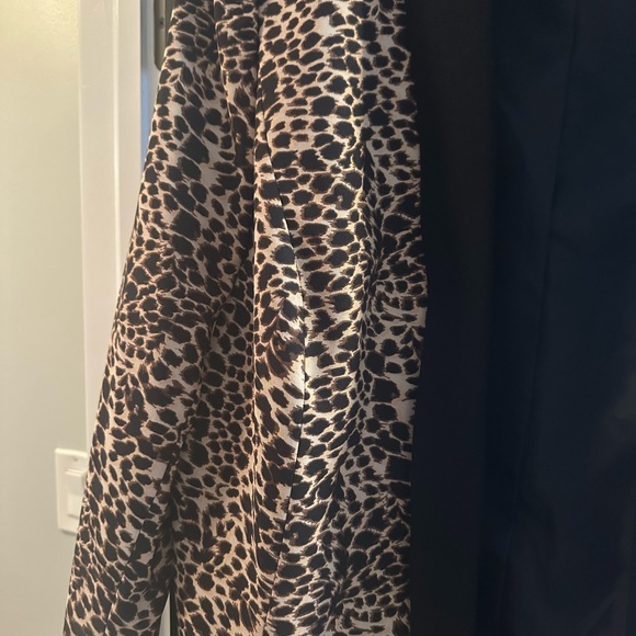 Tahari leopard blazer - Picture 2 of 2
